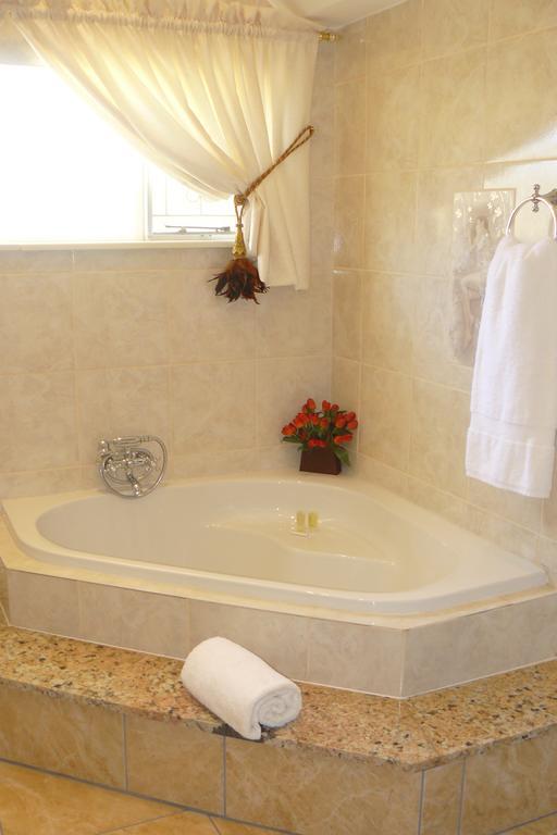 Kimberley Manor Guesthouse Extérieur photo